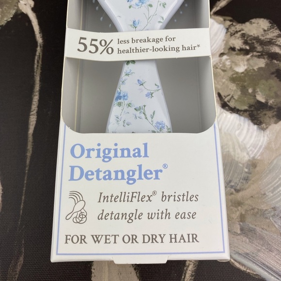 NIB LoveShackFancy Wet Original Detangler Round Brush in English Ivy Blue. - Picture 6 of 14